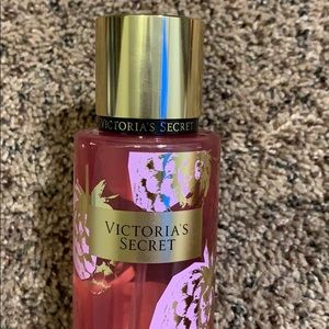 Victoria’s Secret Splash is Berry Fragrance Mist